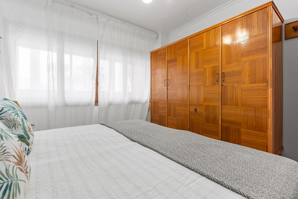 2-Bedroom Middle Floor Apartment in El Campello | Sunny ... - Image 11