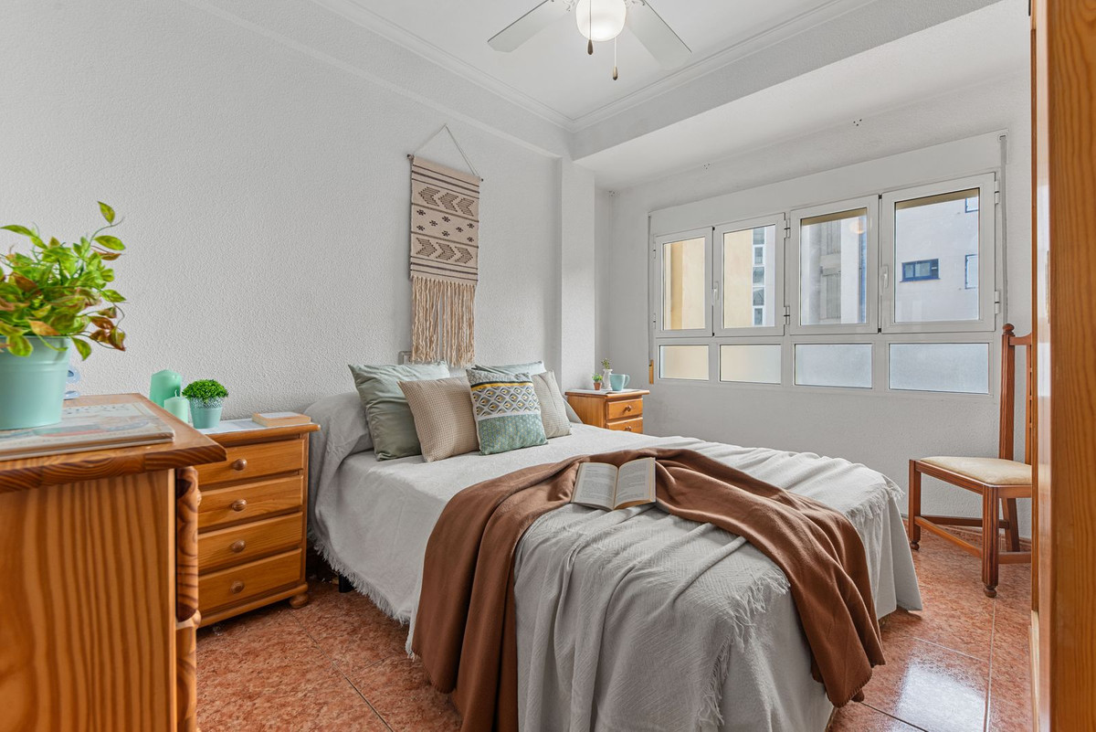 2-Bedroom Middle Floor Apartment in El Campello | Sunny ... - Image 12