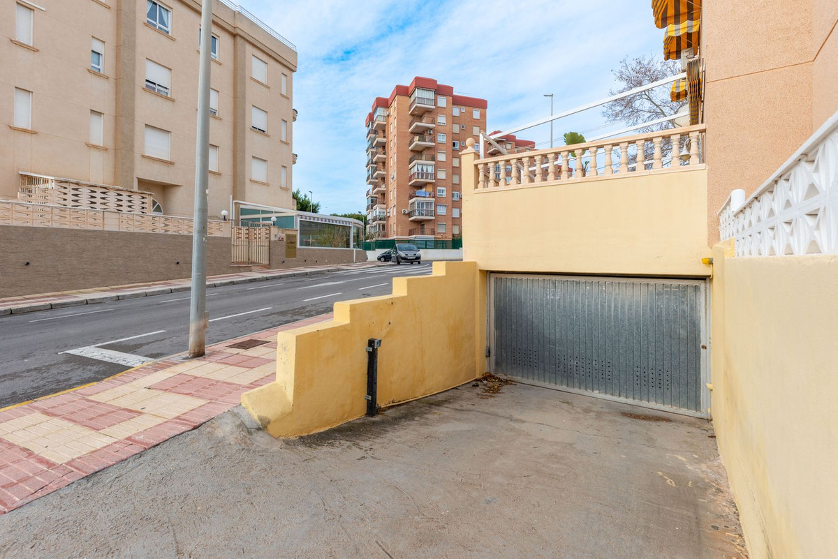 2-Bedroom Middle Floor Apartment in El Campello | Sunny ... - Image 17
