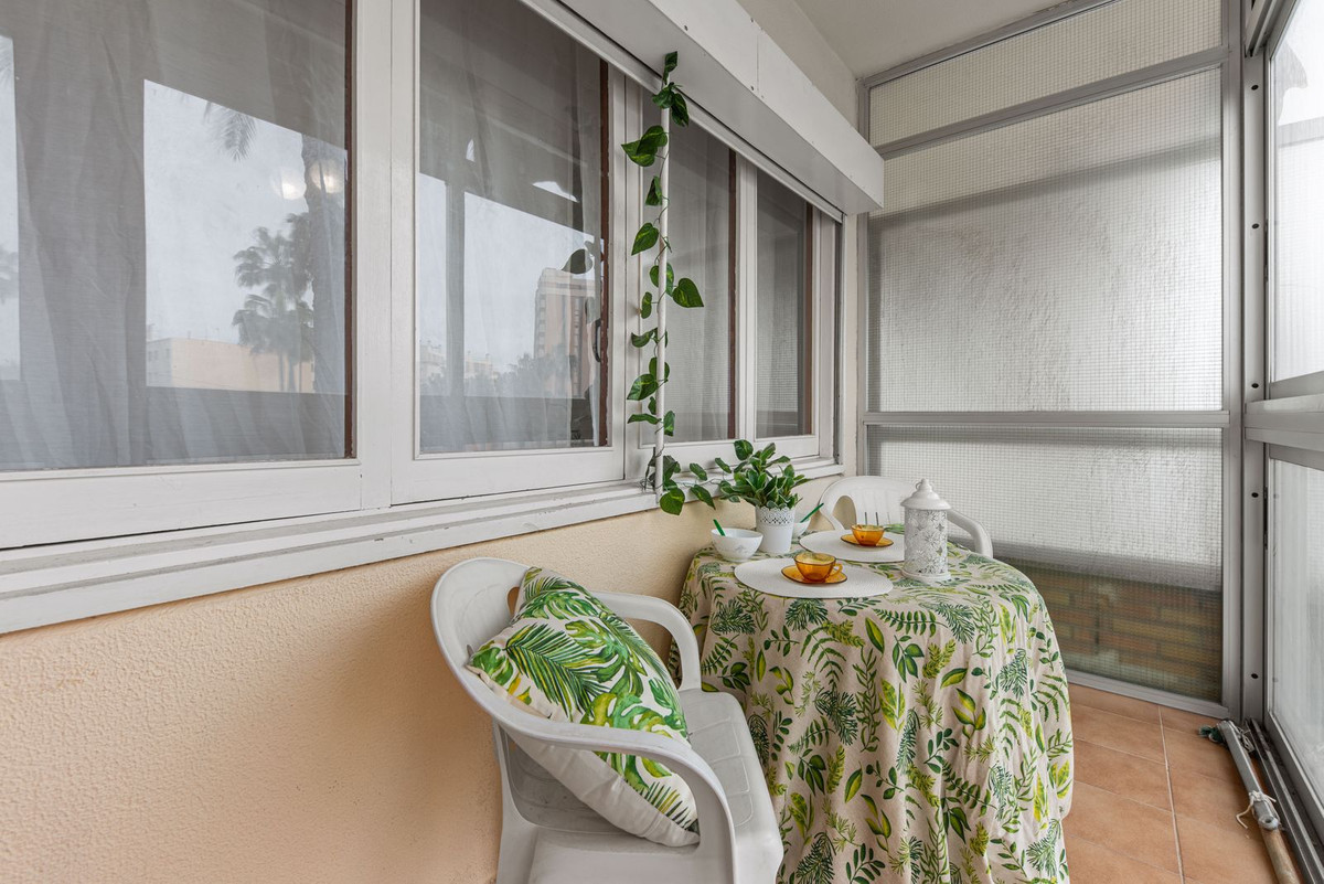 2-Bedroom Middle Floor Apartment in El Campello | Sunny ... - Image 3