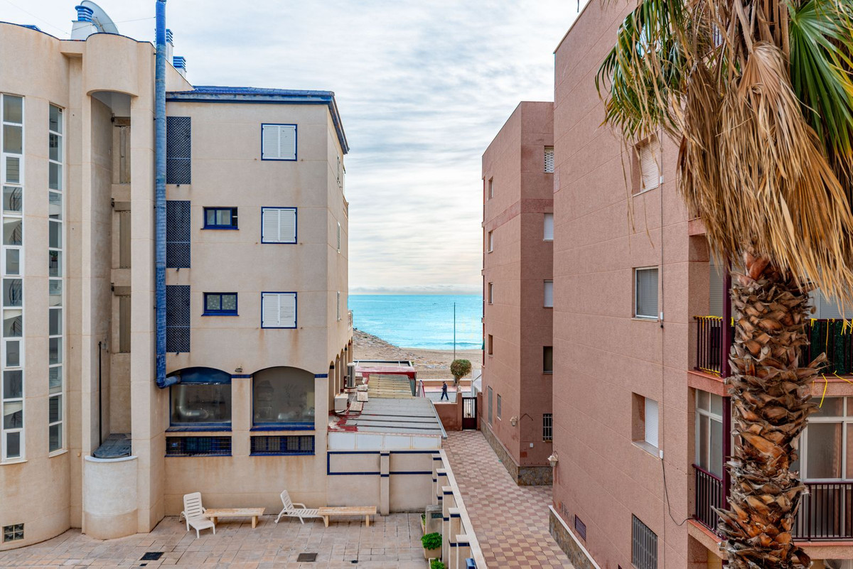 2-Bedroom Middle Floor Apartment in El Campello | Sunny ... - Image 4