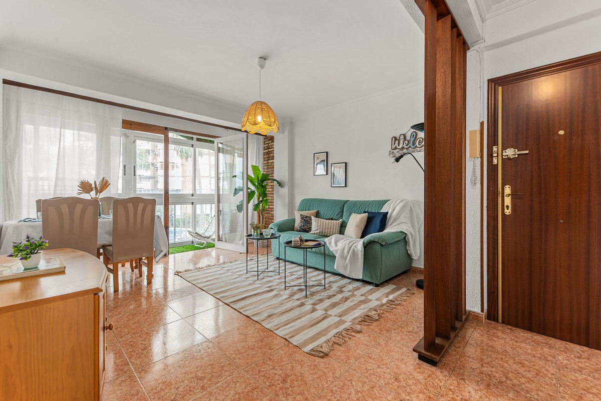 2-Bedroom Middle Floor Apartment in El Campello | Sunny ... - Image 7