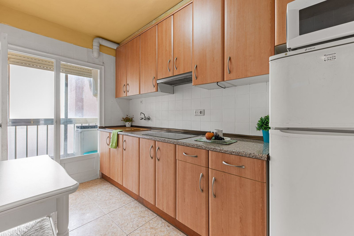 2-Bedroom Middle Floor Apartment in El Campello | Sunny ... - Image 8