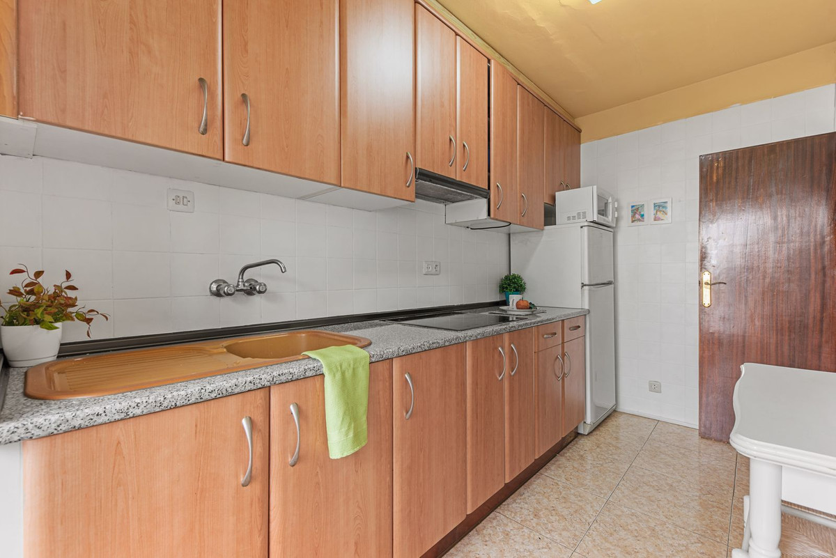 2-Bedroom Middle Floor Apartment in El Campello | Sunny ... - Image 9