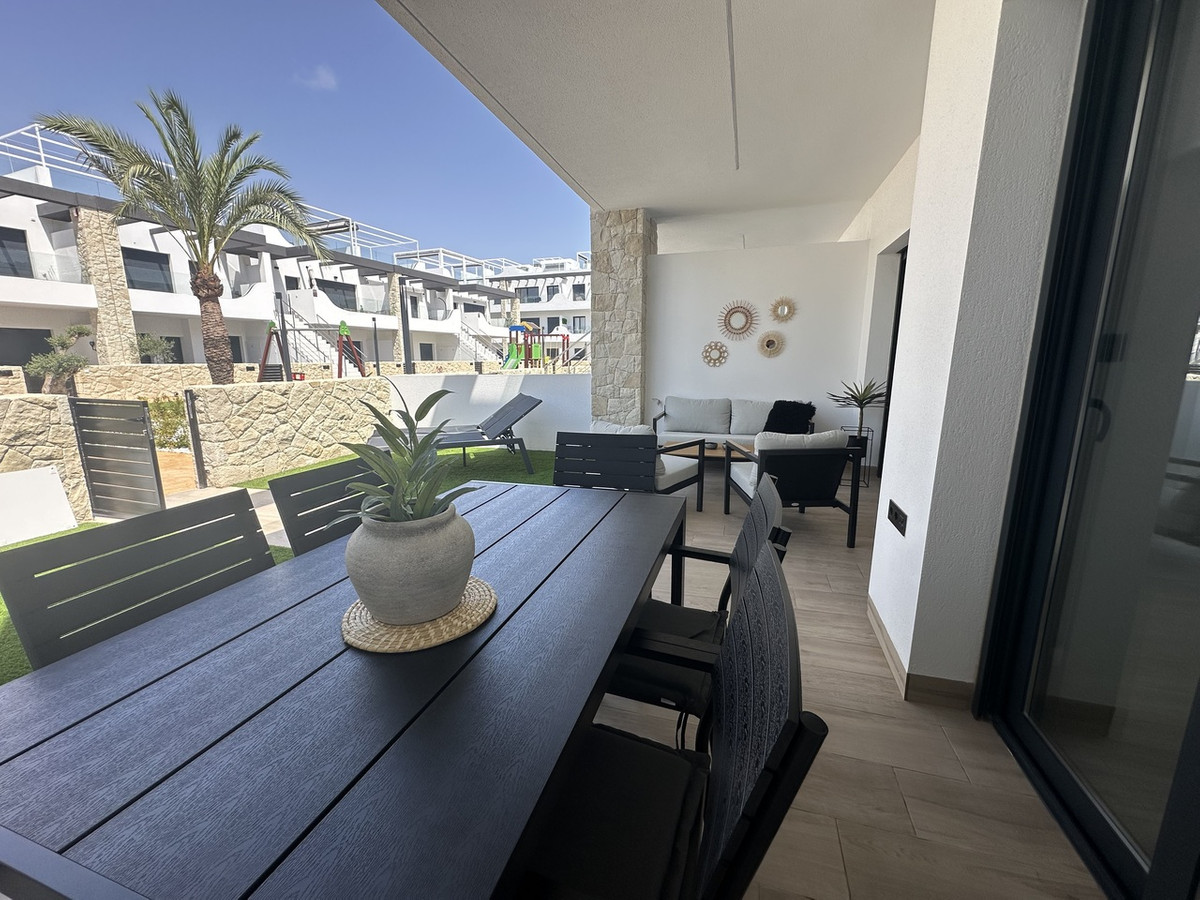 Benedenwoning met 3 Slaapkamers in Punta Prima, Orihuela ... - Image 6