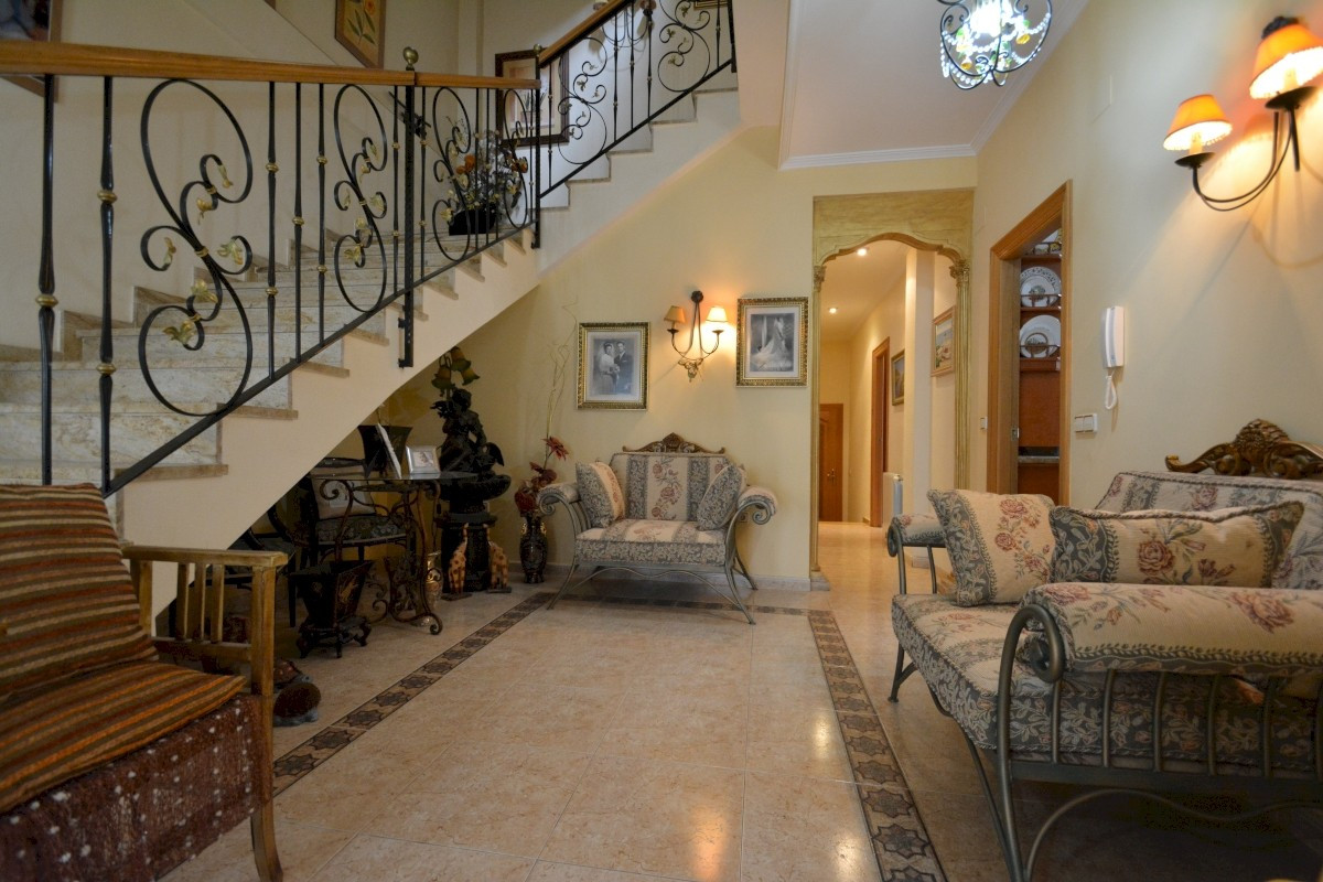 8-Bedroom Detached House in  Guardamar del Segura | Sunny... - Image 23