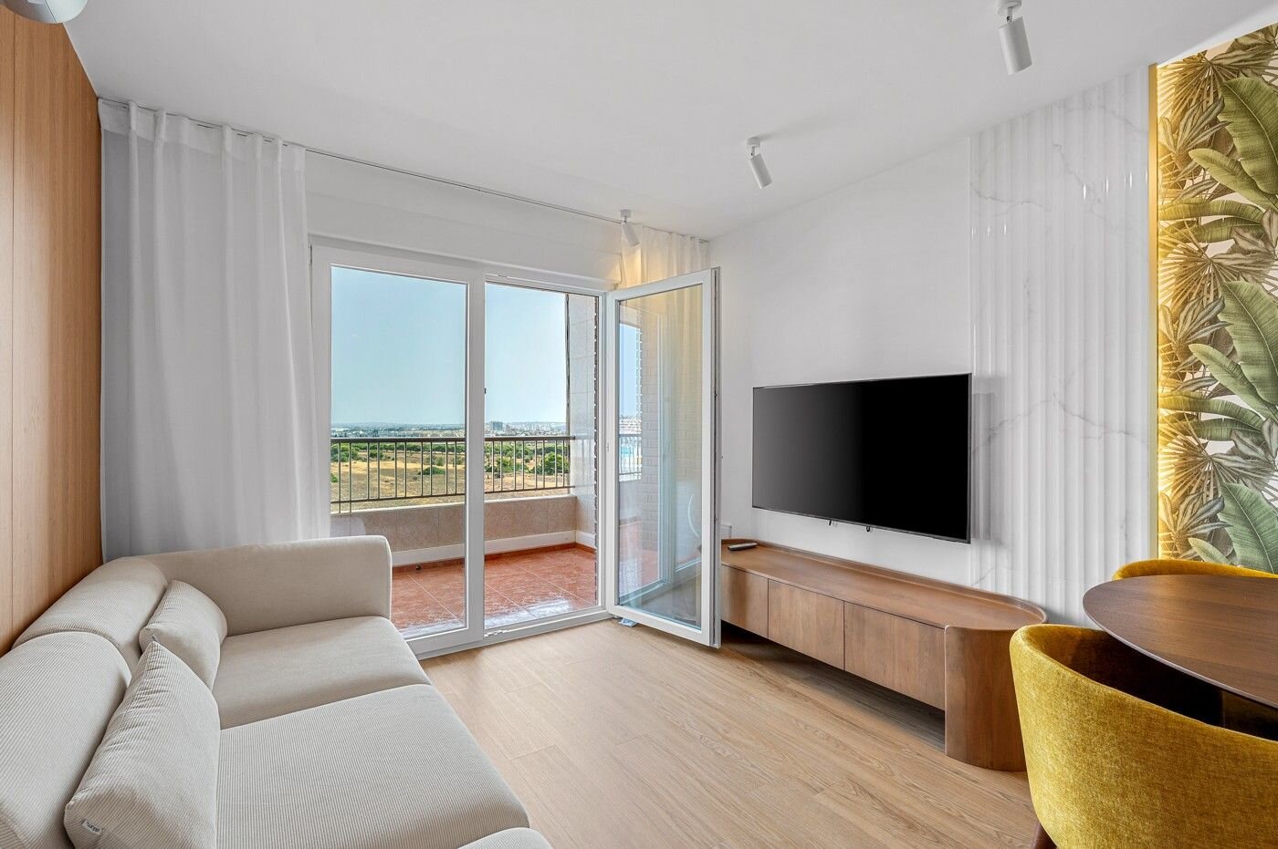 2-Bedroom Apartment in Lomas de Cabo Roig, Orihuela Costa - Image 3