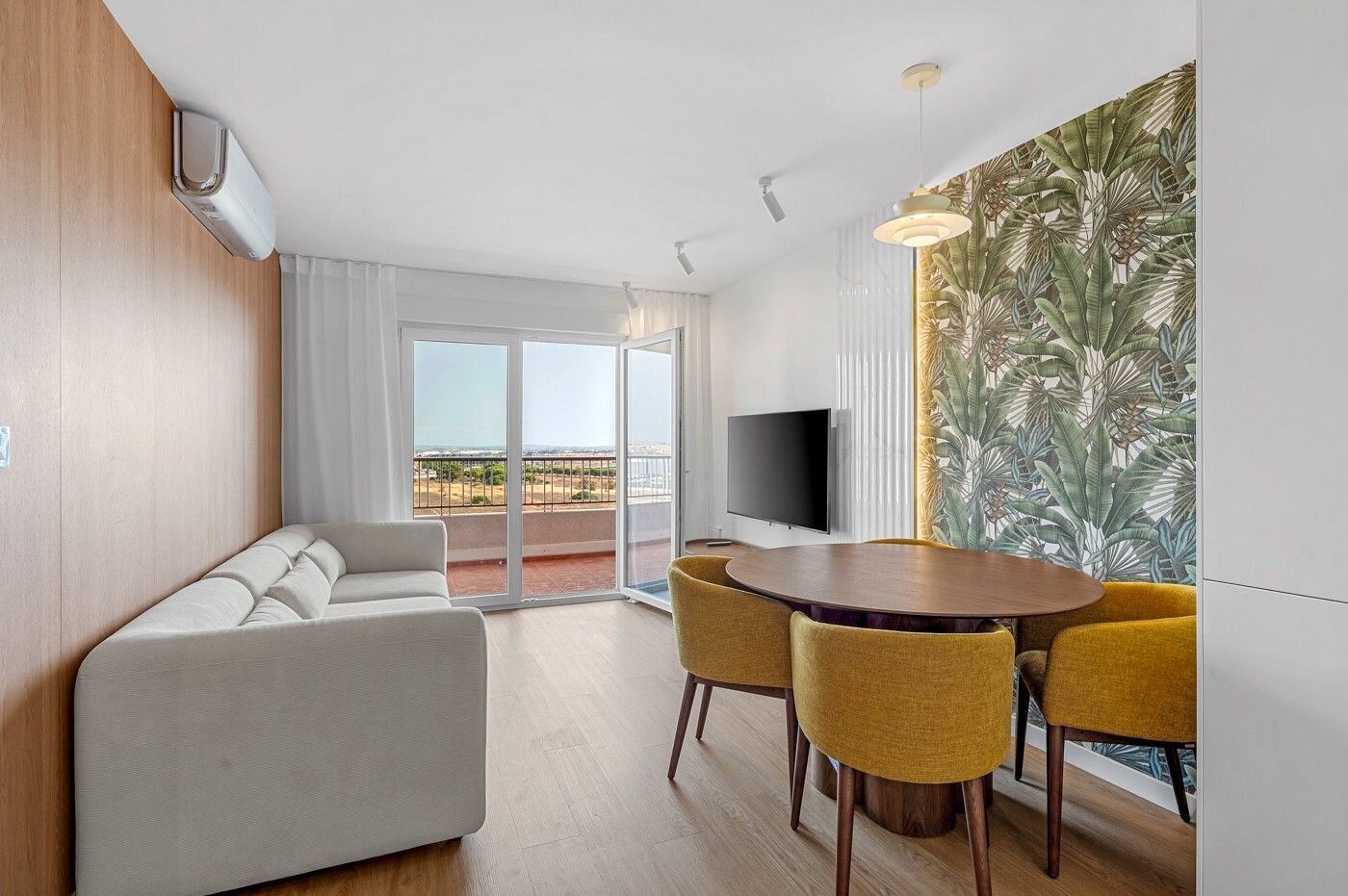 2-Bedroom Apartment in Lomas de Cabo Roig, Orihuela Costa - Image 4