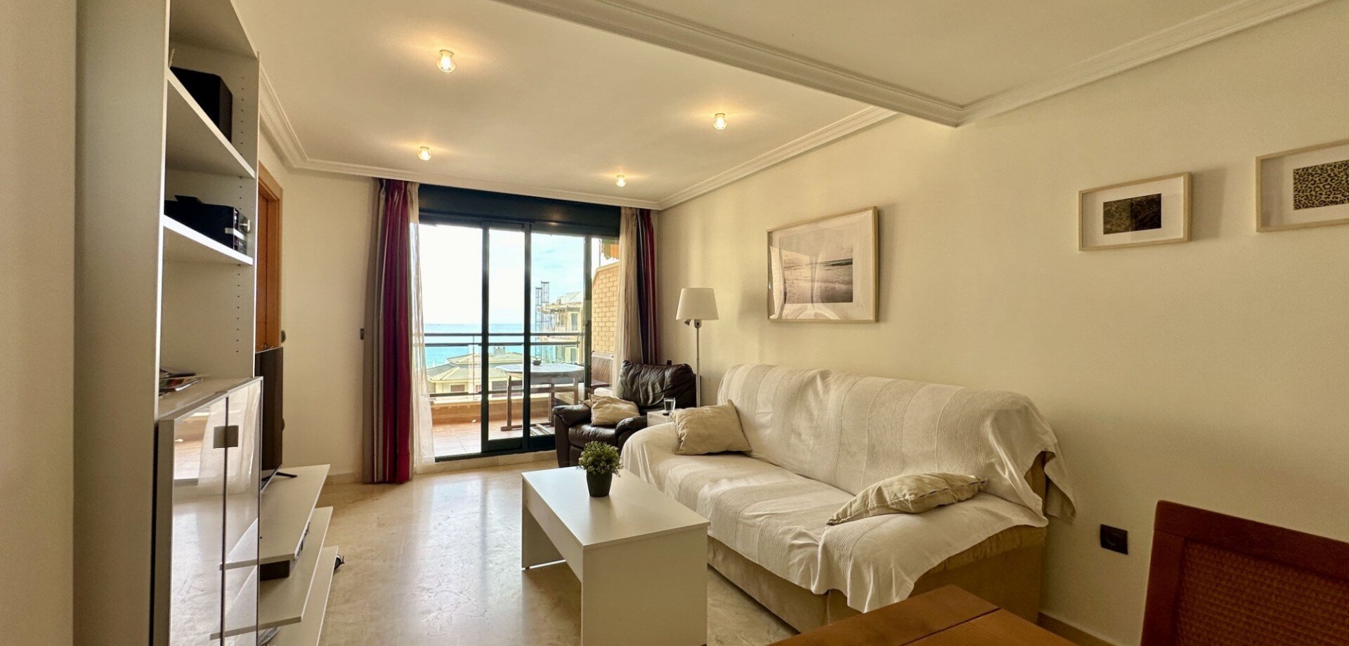 2-Bedroom Apartment in Guardamar del Segura - Image 1