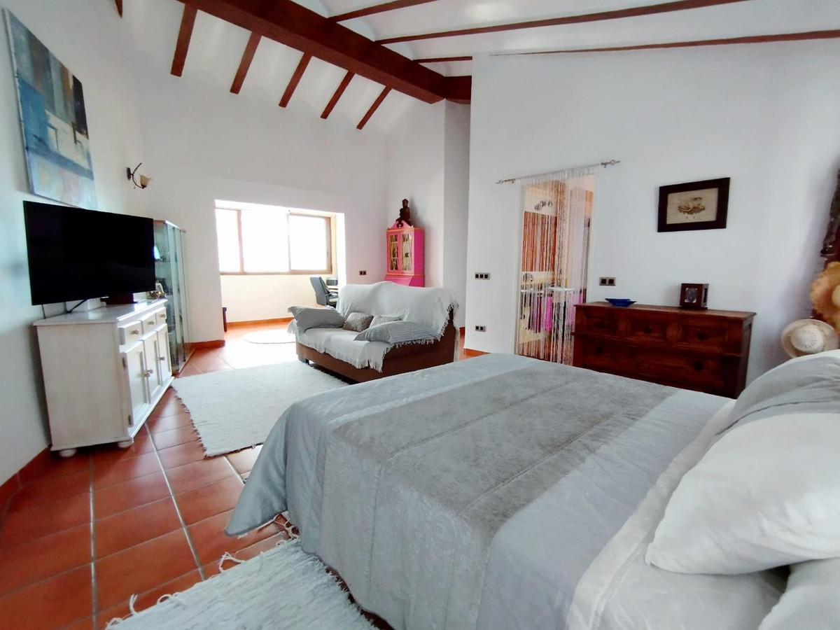 4-Bedroom Detached House in  L'Alfás del Pi | Sunny Casas... - Image 1