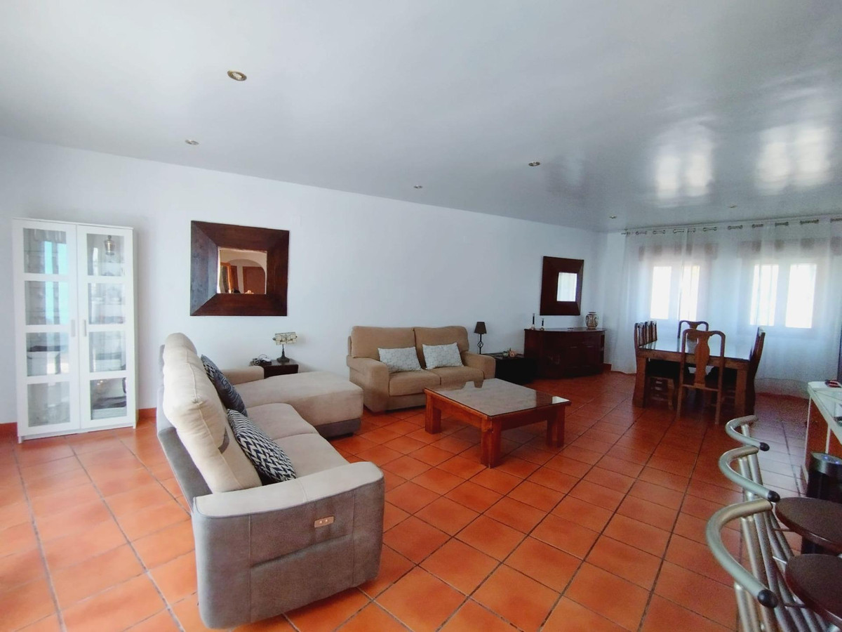 4-Bedroom Detached House in  L'Alfás del Pi | Sunny Casas... - Image 11