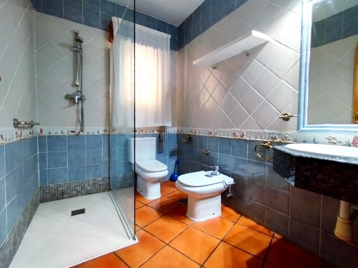 4-Bedroom Detached House in  L'Alfás del Pi | Sunny Casas... - Image 21