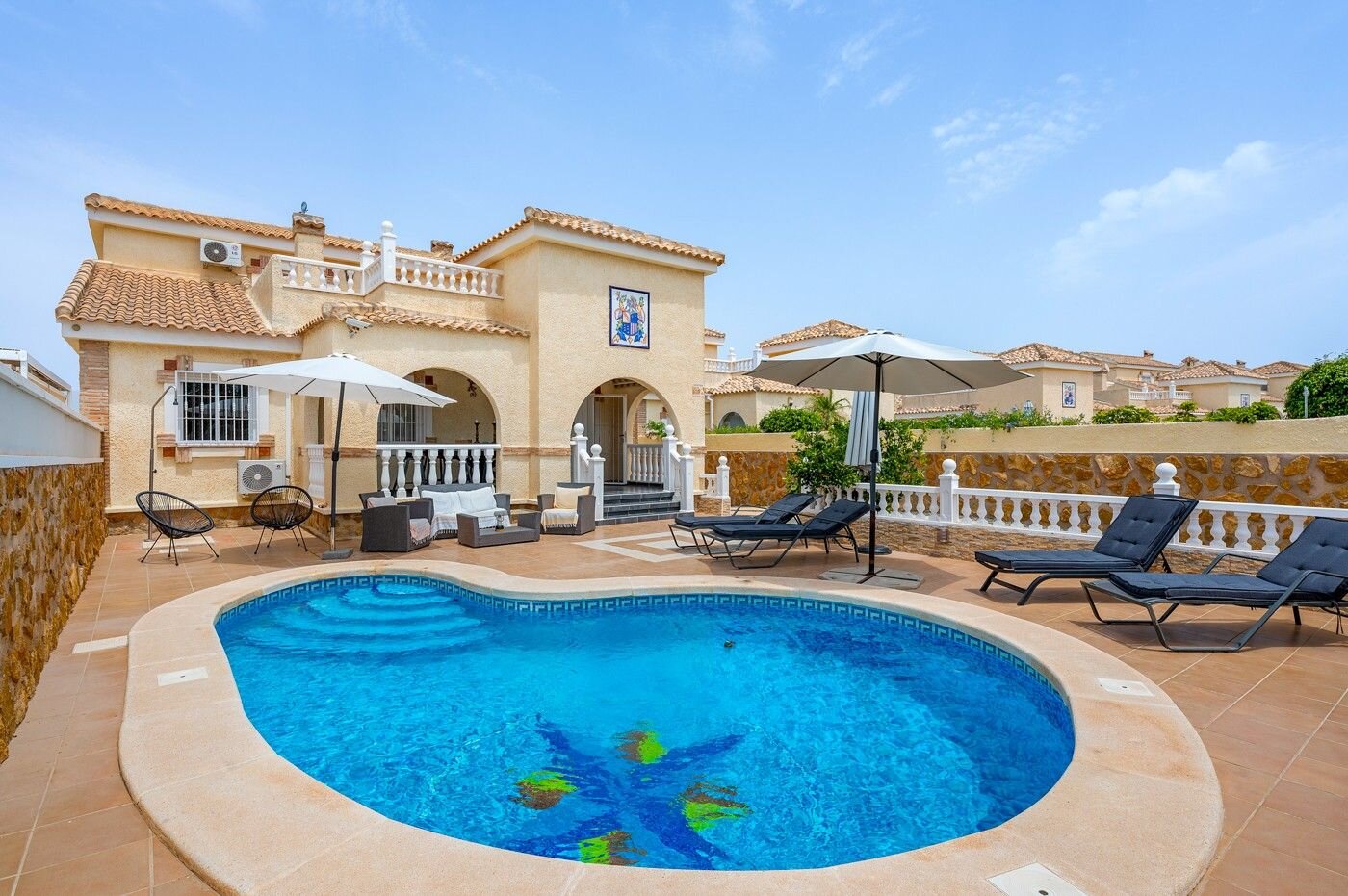 Villa met 3 Slaapkamers in Santa Pola - Image 1