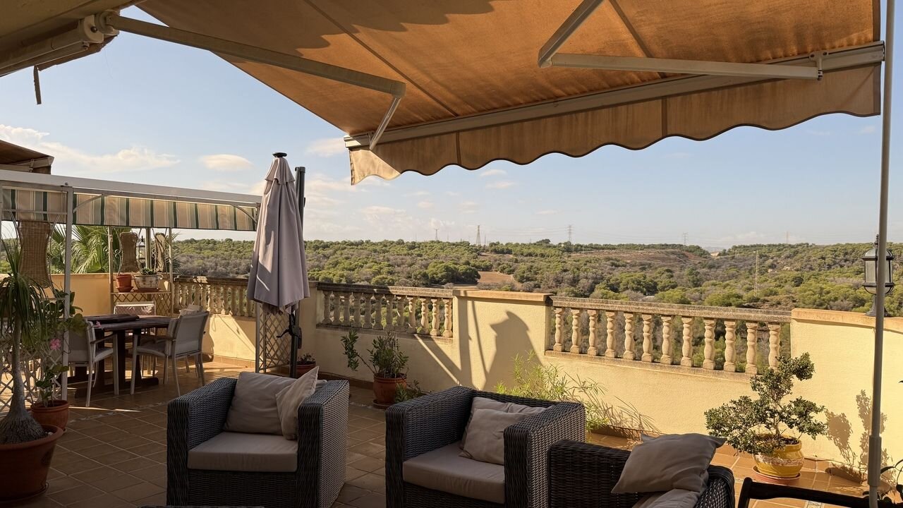 5-Bedroom Villa in Villamartín-las Filipinas, Orihuela Costa - Image 10