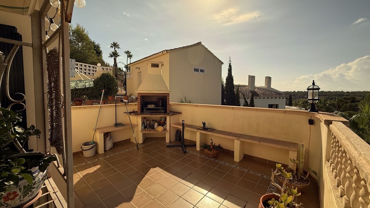 5-Bedroom Villa in Villamartín-las Filipinas, Orihuela Costa - Image 13