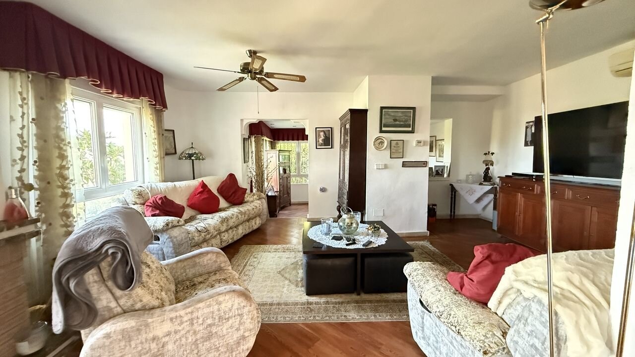 5-Bedroom Villa in Villamartín-las Filipinas, Orihuela Costa - Image 18