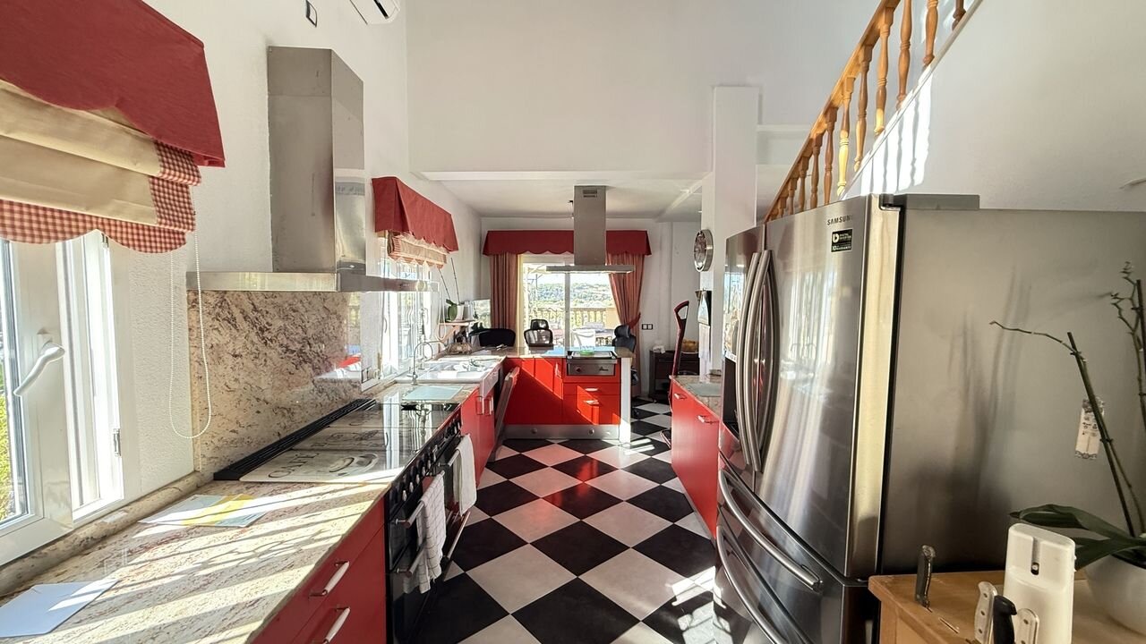 5-Bedroom Villa in Villamartín-las Filipinas, Orihuela Costa - Image 7
