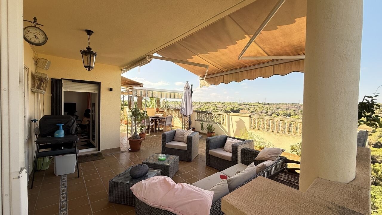 5-Bedroom Villa in Villamartín-las Filipinas, Orihuela Costa - Image 9