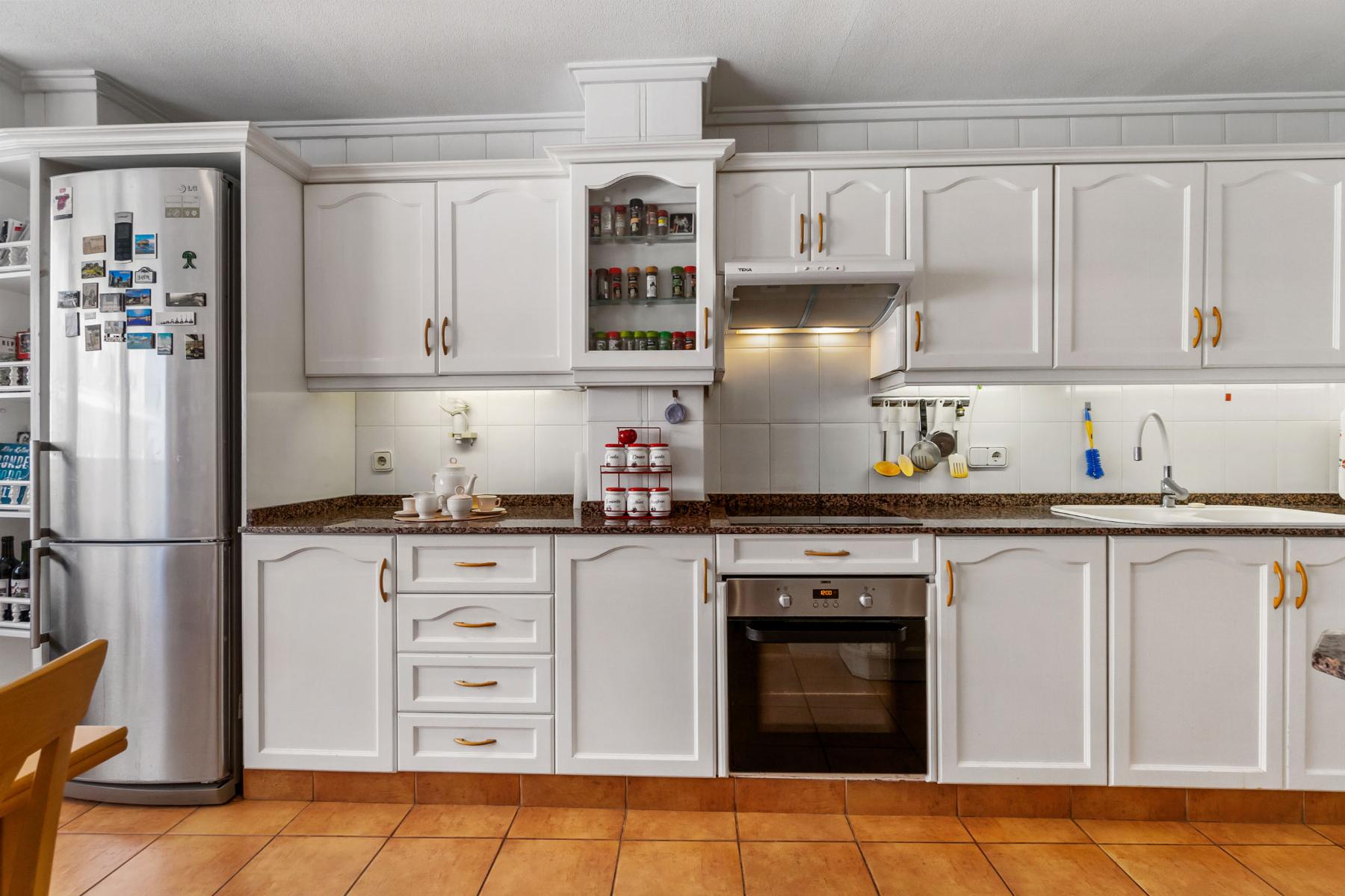 4-Bedroom Apartment in Torrevieja, Torrevieja - Image 17