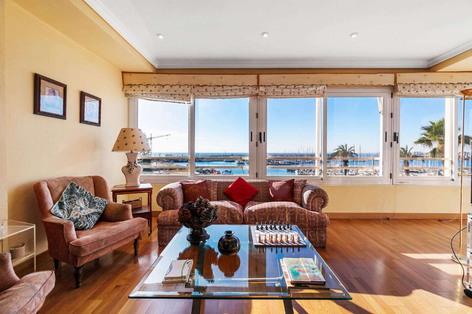 4-Bedroom Apartment in Torrevieja, Torrevieja - Image 2