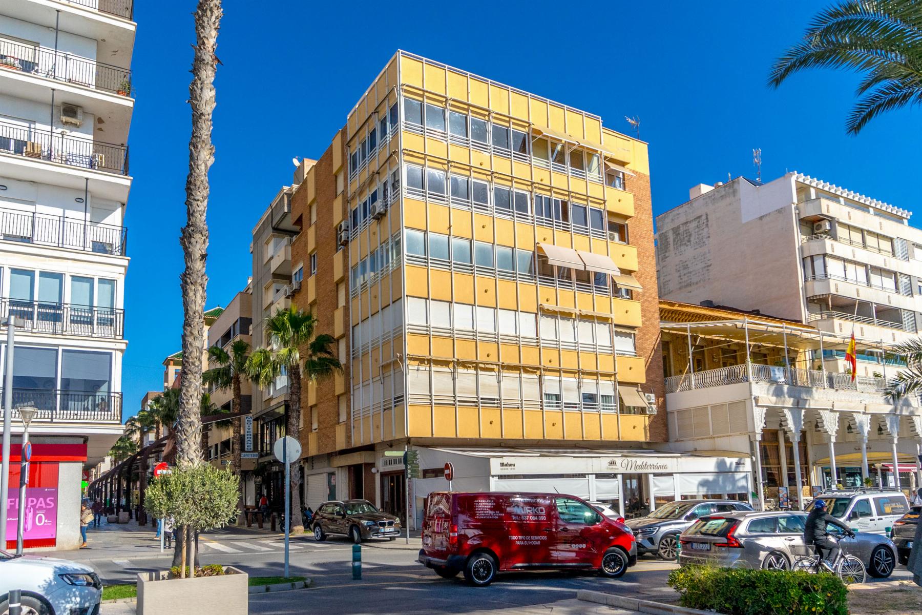 4-Bedroom Apartment in Torrevieja, Torrevieja - Image 21