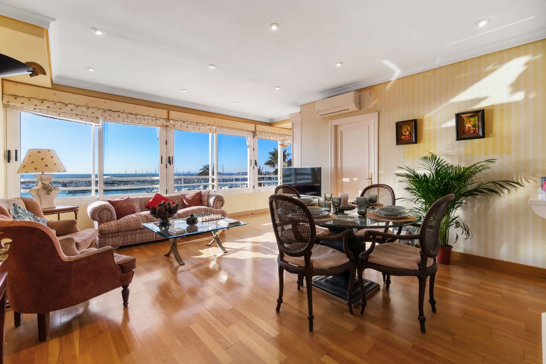 4-Bedroom Apartment in Torrevieja, Torrevieja - Image 3