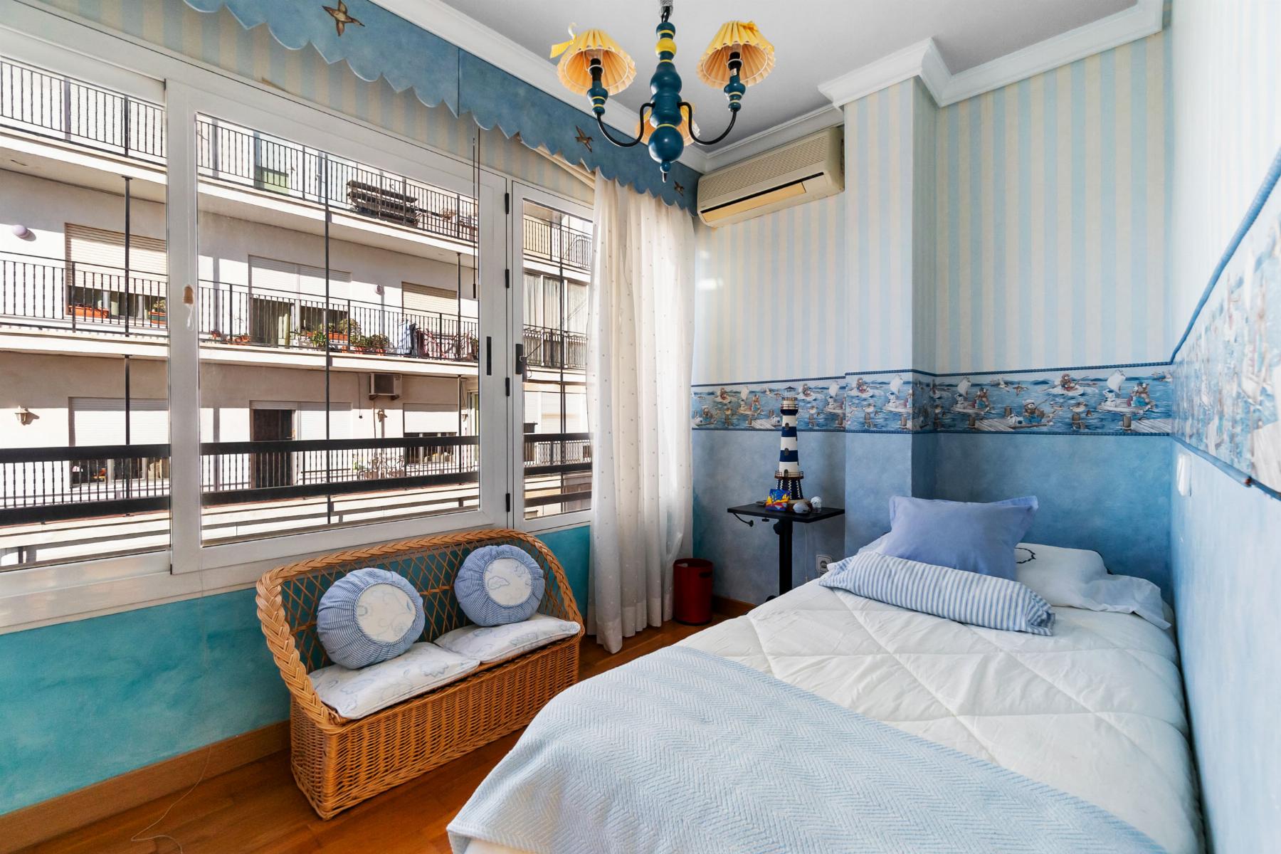 4-Bedroom Apartment in Torrevieja, Torrevieja - Image 8