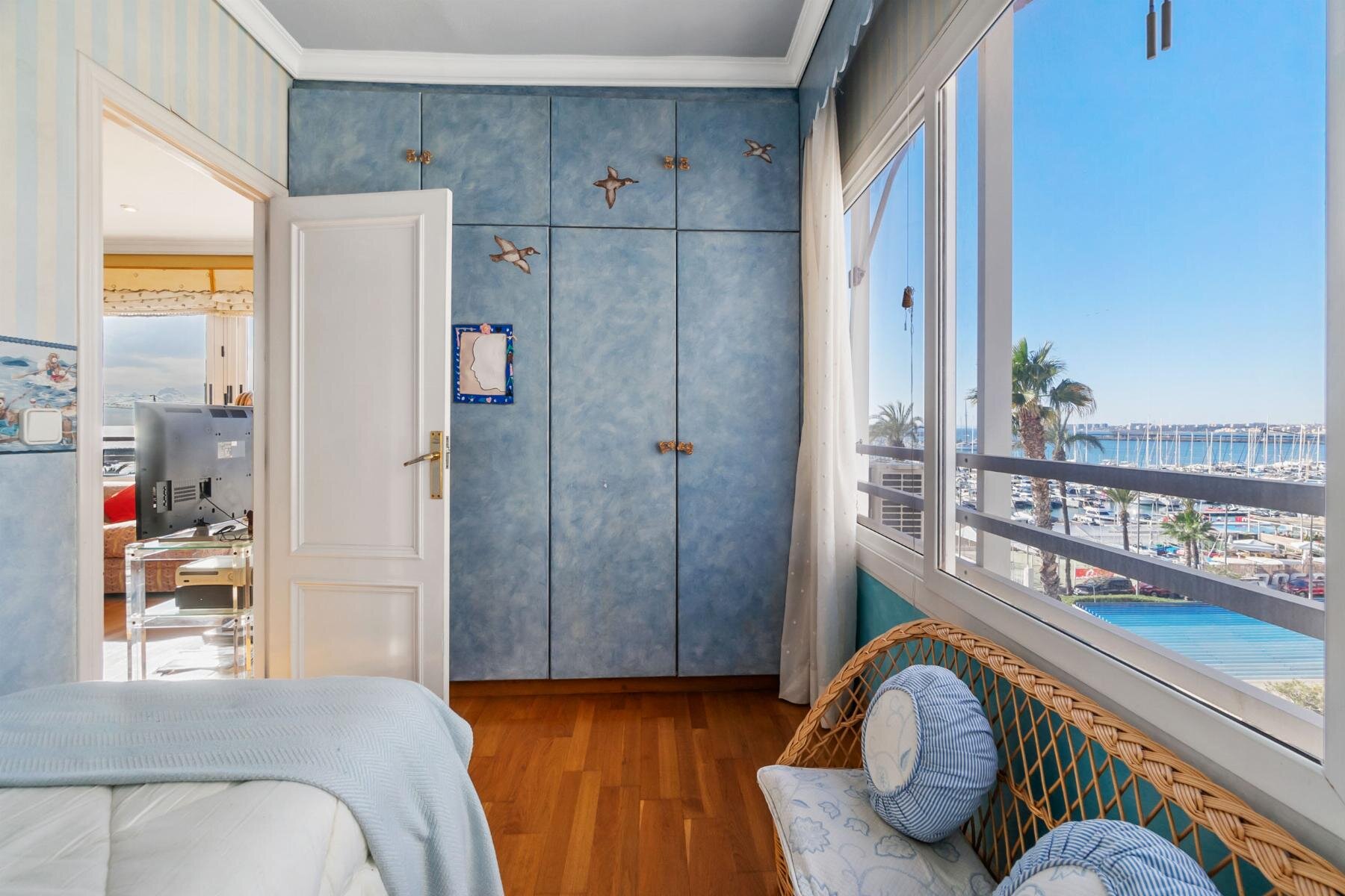 4-Bedroom Apartment in Torrevieja - Image 9