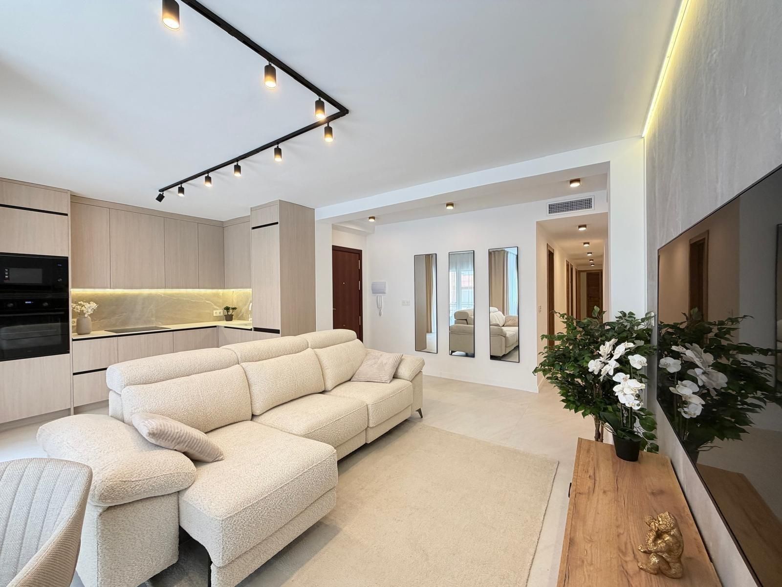 4-Bedroom Apartment in Playa del Cura, Torrevieja - Image 1