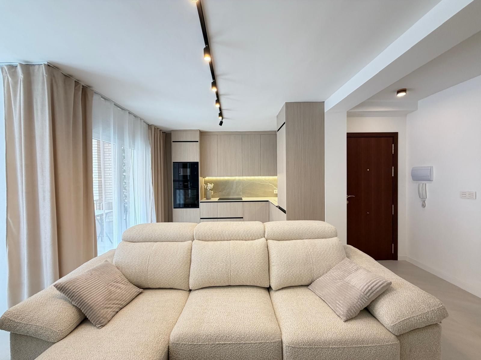 4-Bedroom Apartment in Playa del Cura, Torrevieja - Image 11