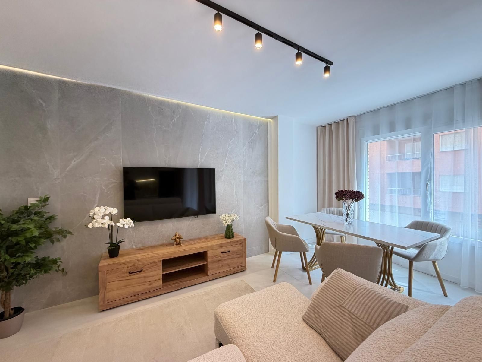 4-Bedroom Apartment in Playa del Cura, Torrevieja - Image 23