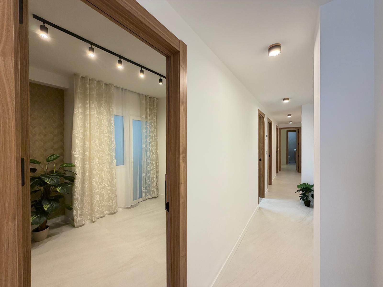 4-Bedroom Apartment in Playa del Cura, Torrevieja - Image 29