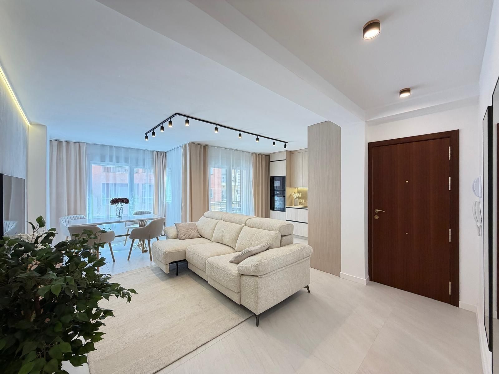 4-Bedroom Apartment in Playa del Cura, Torrevieja - Image 4