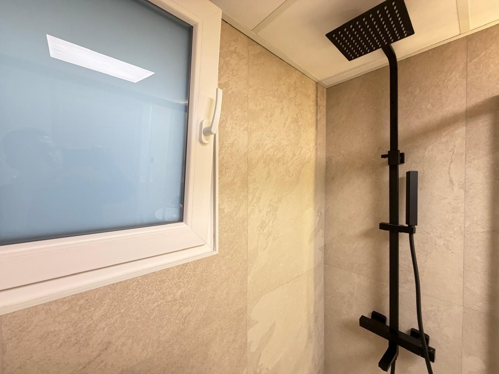 4-Bedroom Apartment in Playa del Cura, Torrevieja - Image 46