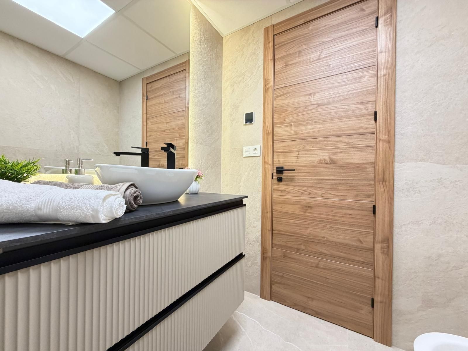 4-Bedroom Apartment in Playa del Cura, Torrevieja - Image 49