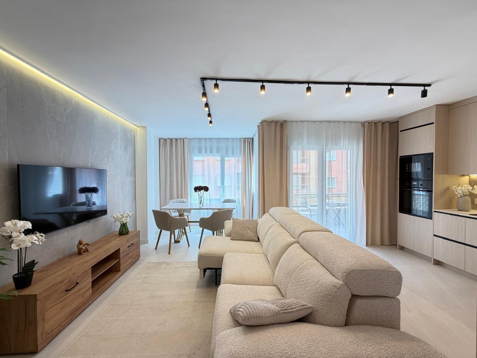 4-Bedroom Apartment in Playa del Cura, Torrevieja - Image 6