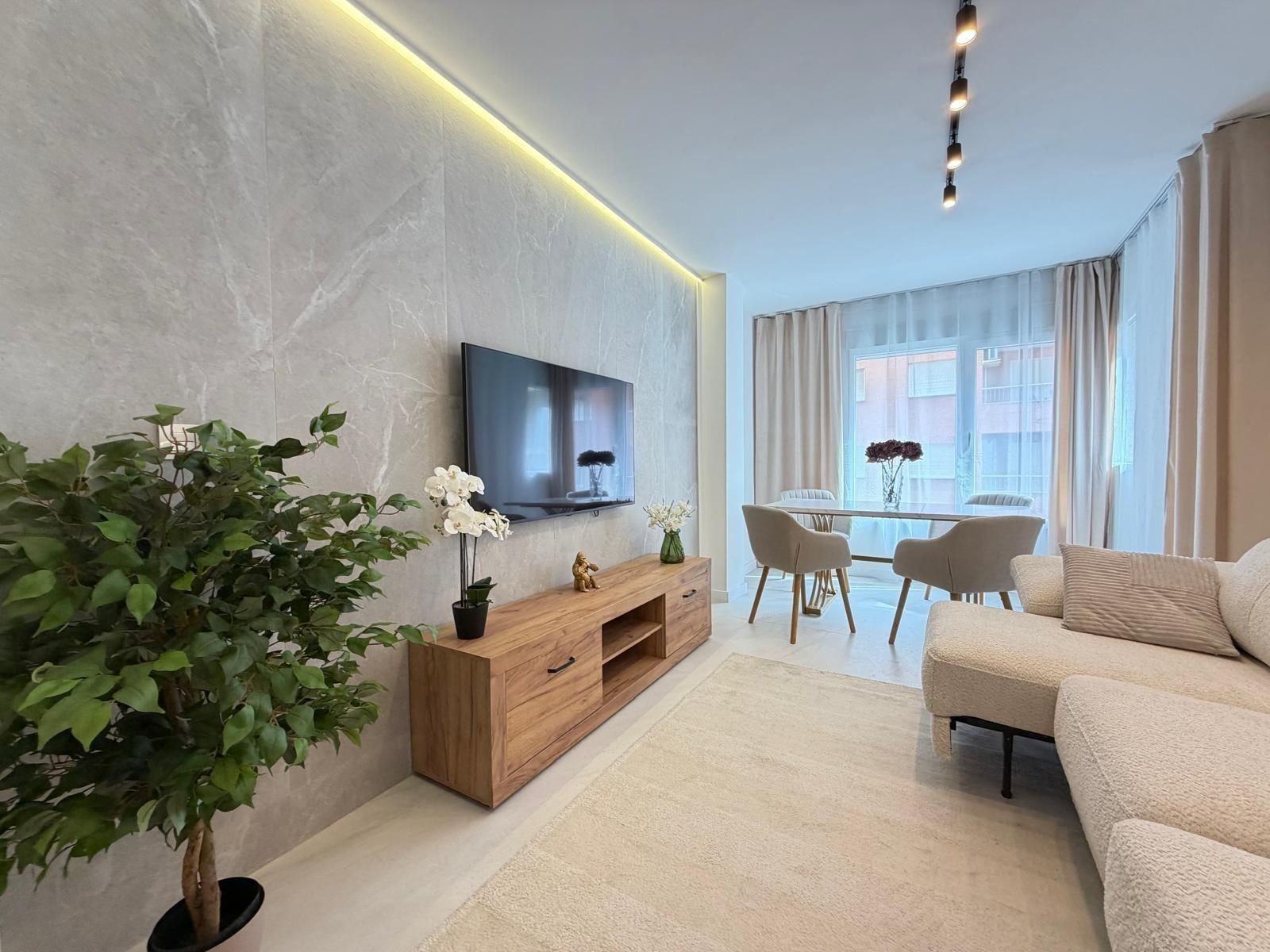 4-Bedroom Apartment in Playa del Cura, Torrevieja - Image 8