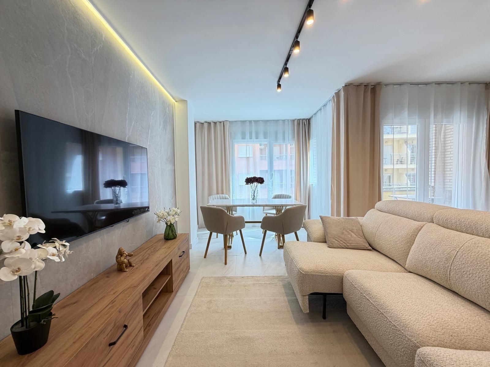 4-Bedroom Apartment in Playa del Cura, Torrevieja - Image 9