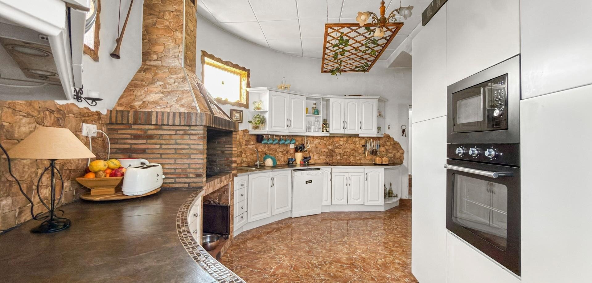 7-Bedroom Villa in Rojales - Image 12