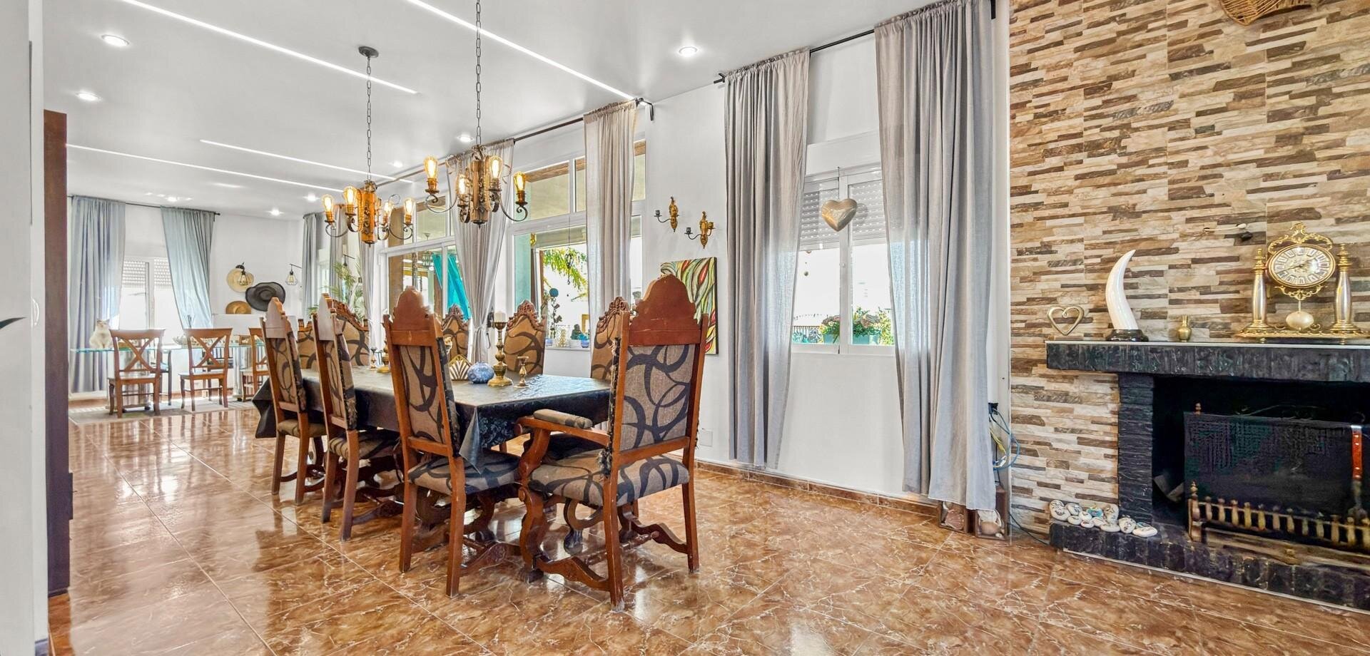 7-Bedroom Villa in Rojales - Image 14