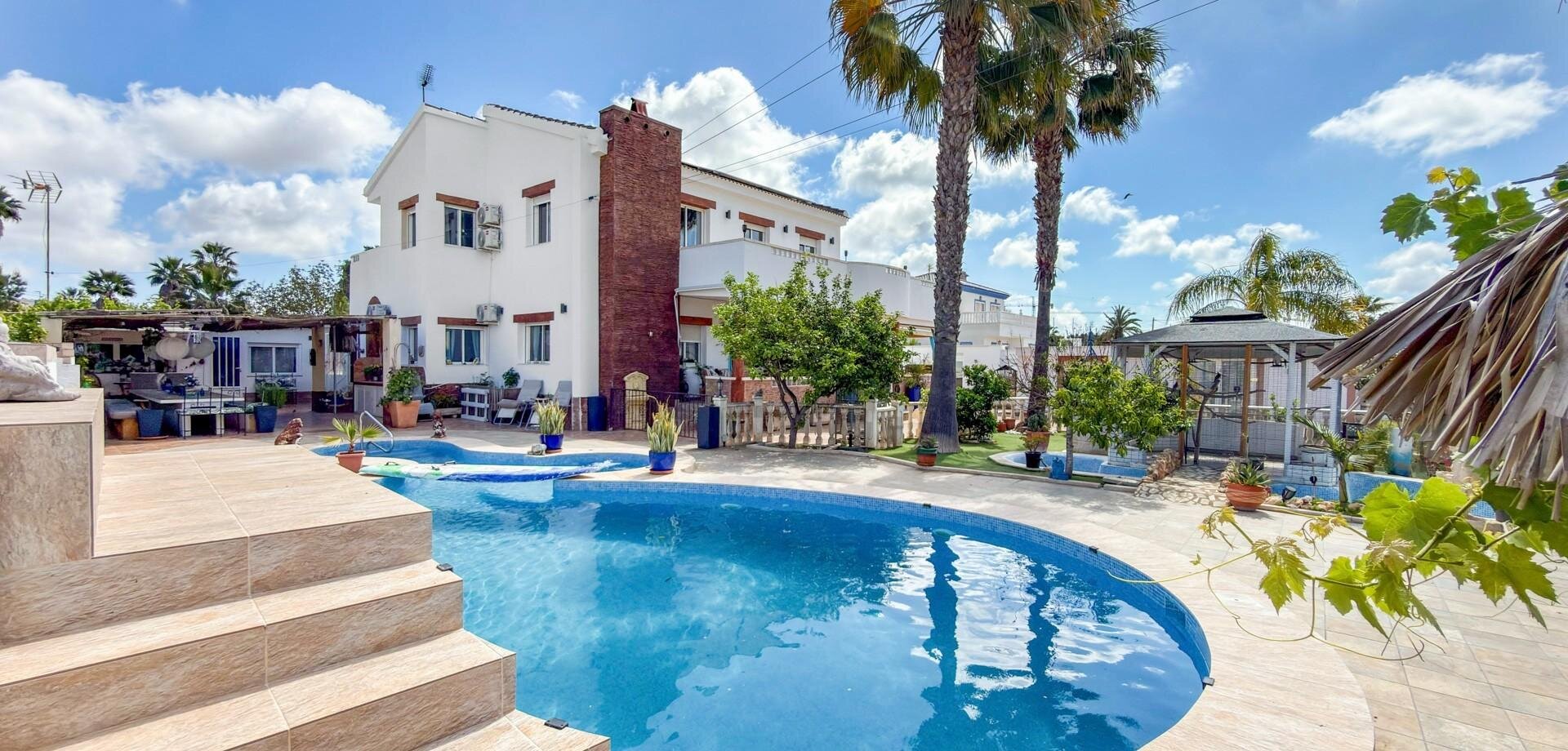 7-Bedroom Villa in Rojales - Image 22