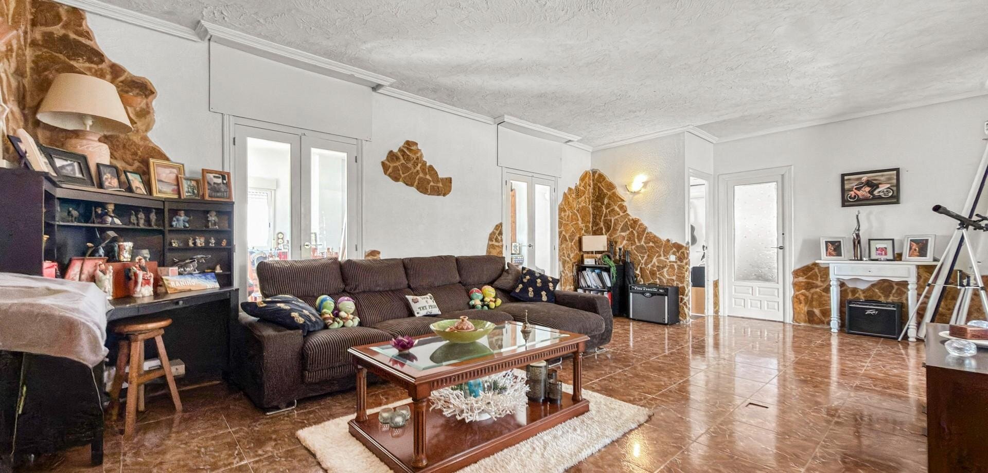7-Bedroom Villa in Rojales - Image 31
