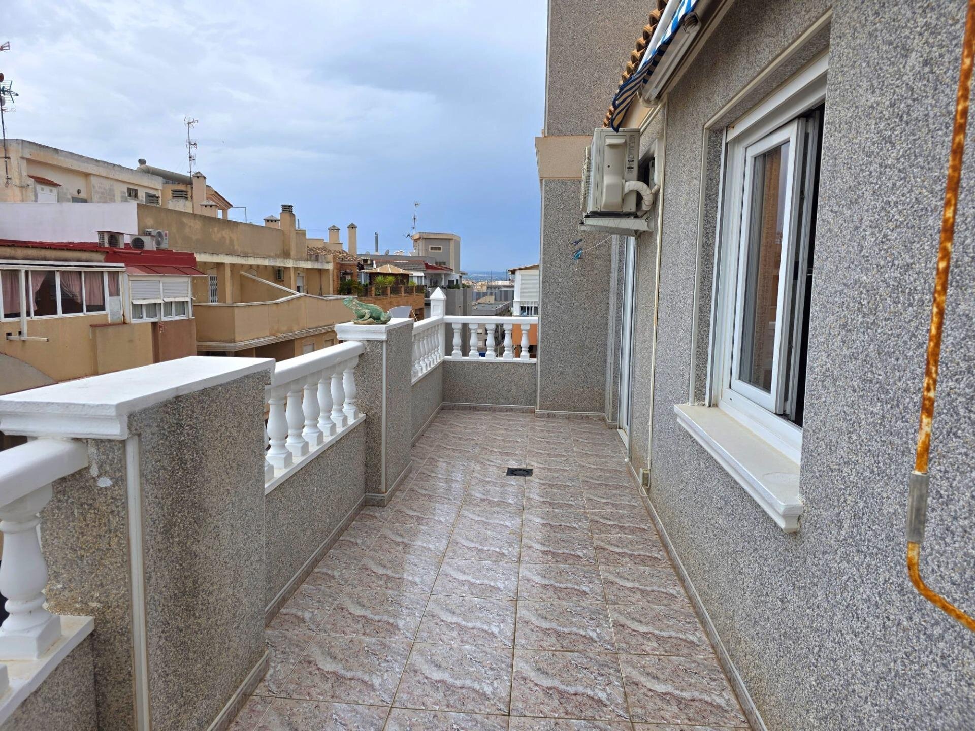 3-Bedroom Penthouse in Estacion de Autobuses, Torrevieja - Image 11