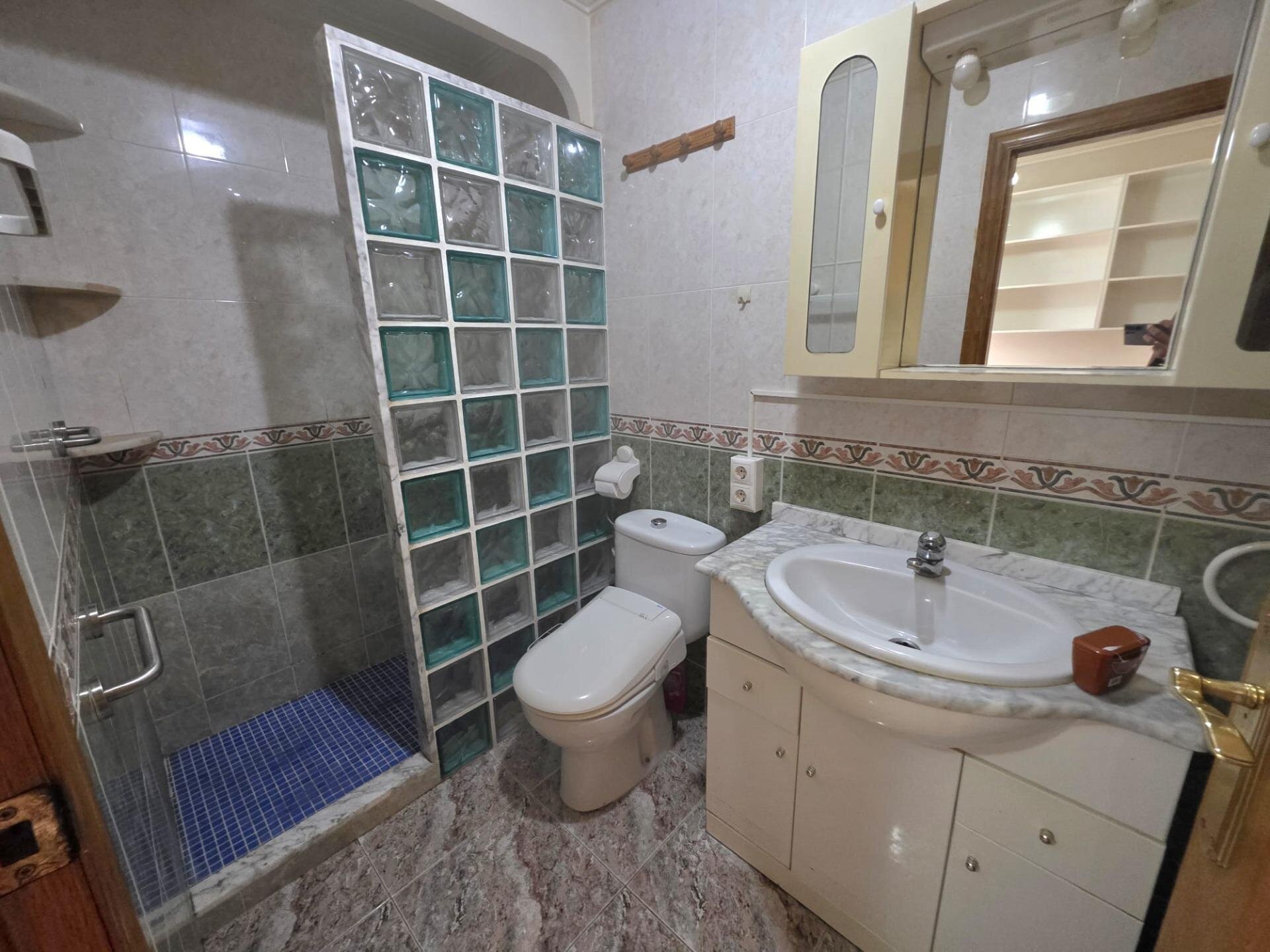 3-Bedroom Penthouse in Estacion de Autobuses, Torrevieja - Image 3