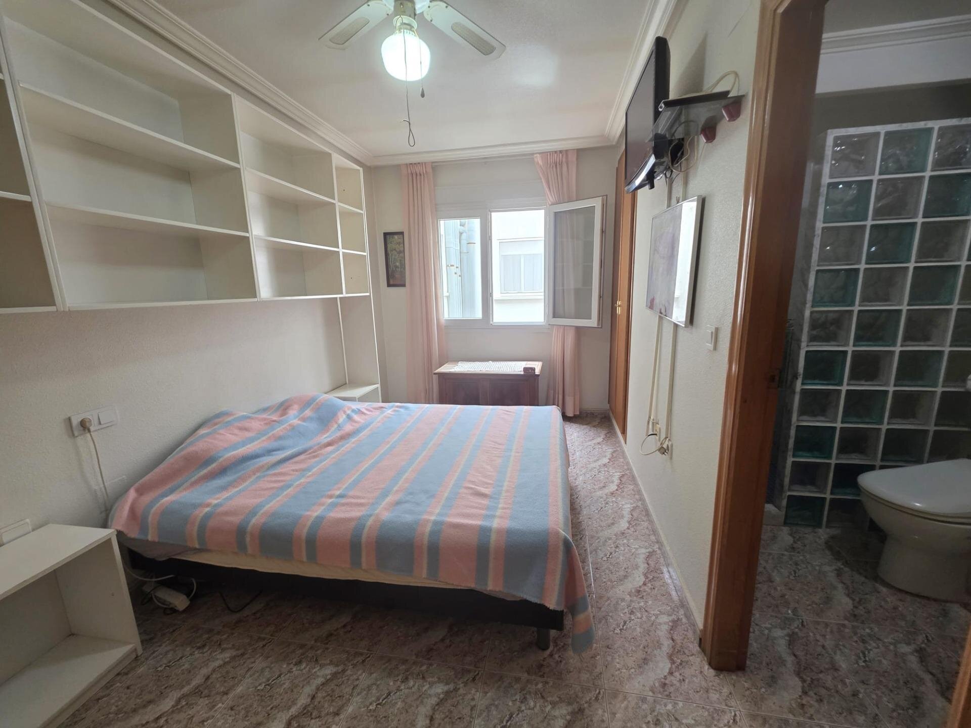 3-Bedroom Penthouse in Estacion de Autobuses, Torrevieja - Image 6