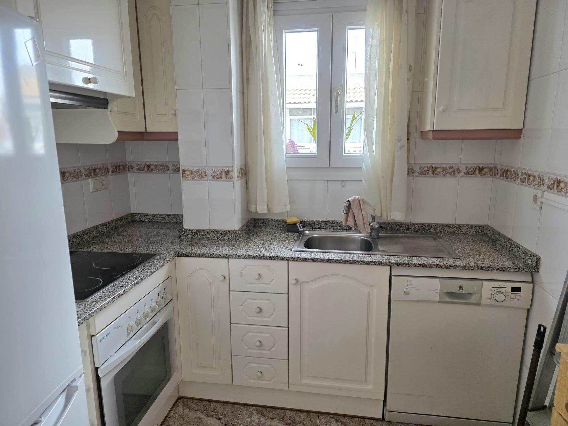 3-Bedroom Penthouse in Estacion de Autobuses, Torrevieja - Image 9