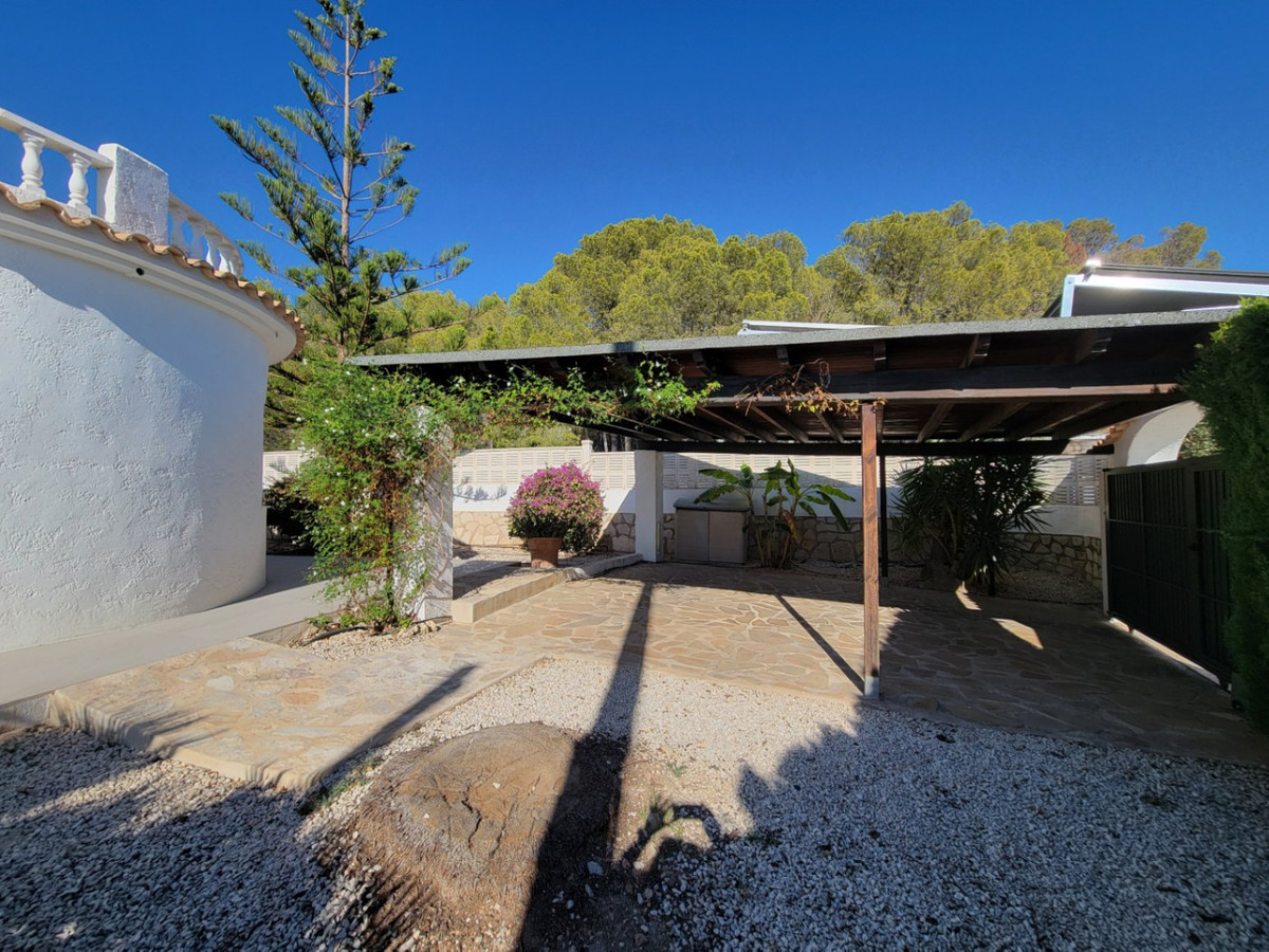 3-Bedroom Detached House in  Calpe | Sunny Casas - Costa ... - Image 12
