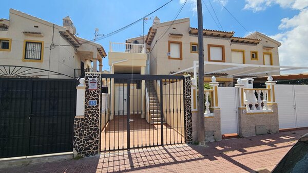 Bungalow de 2 Dormitorios en Punta Prima, Orihuela Costa