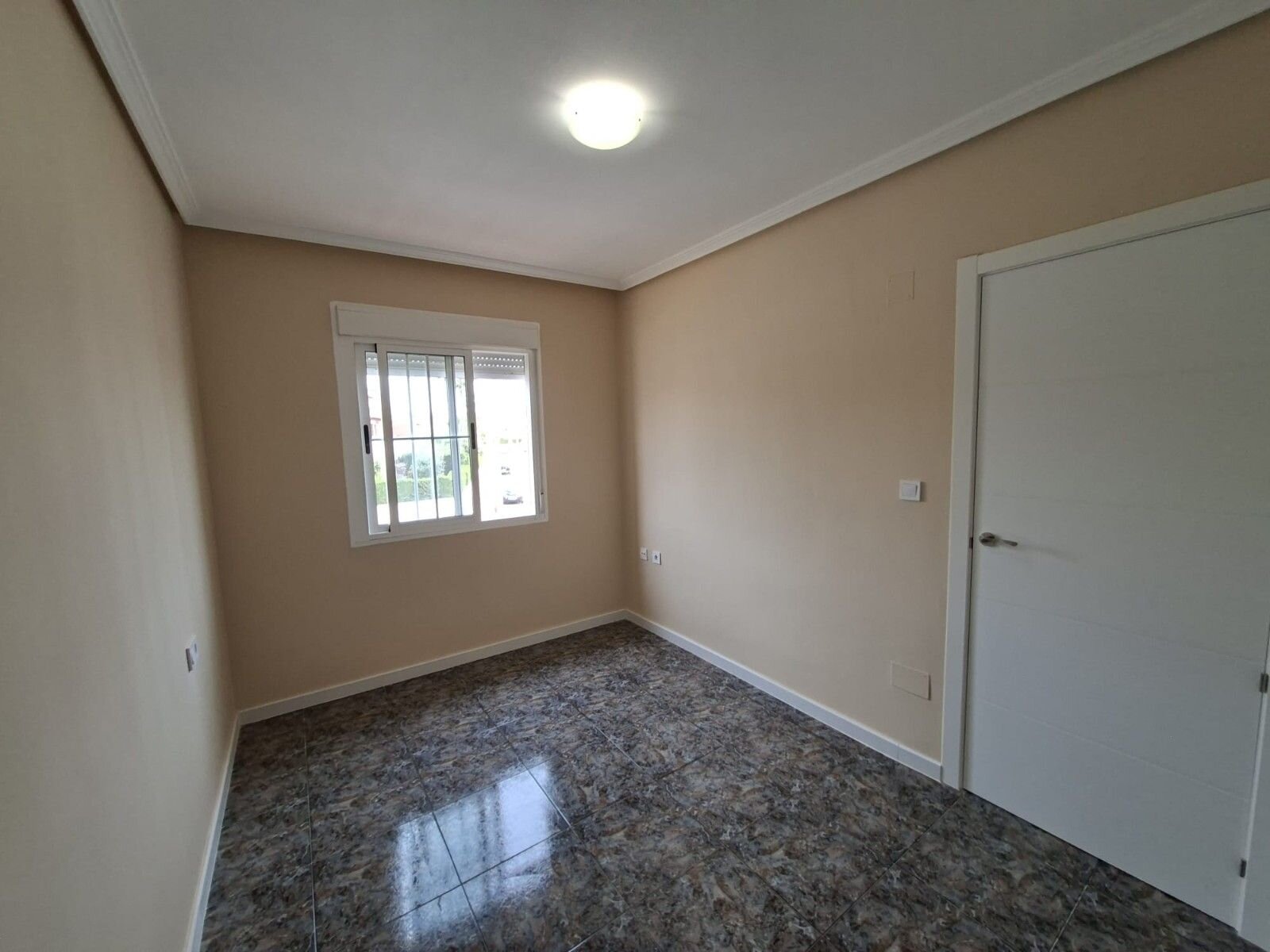 Bungalow met 2 Slaapkamers in Punta Prima, Orihuela Costa - Image 12