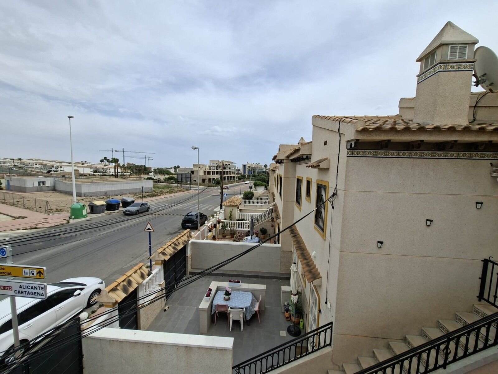 Bungalow met 2 Slaapkamers in Punta Prima, Orihuela Costa - Image 22